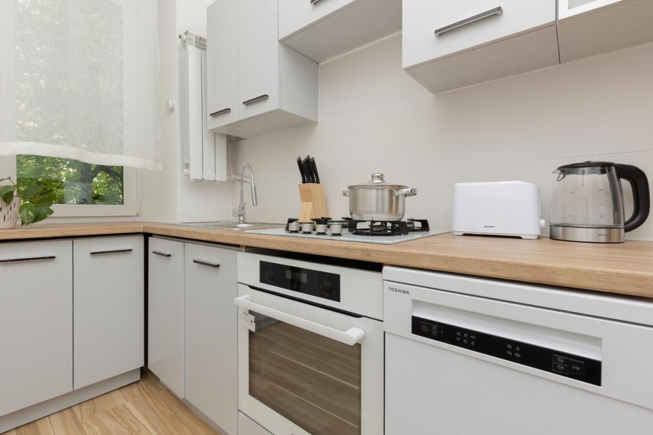 Bright Apartment Wola Near Metro Station By Noclegi Renters Warszawa Exteriör bild