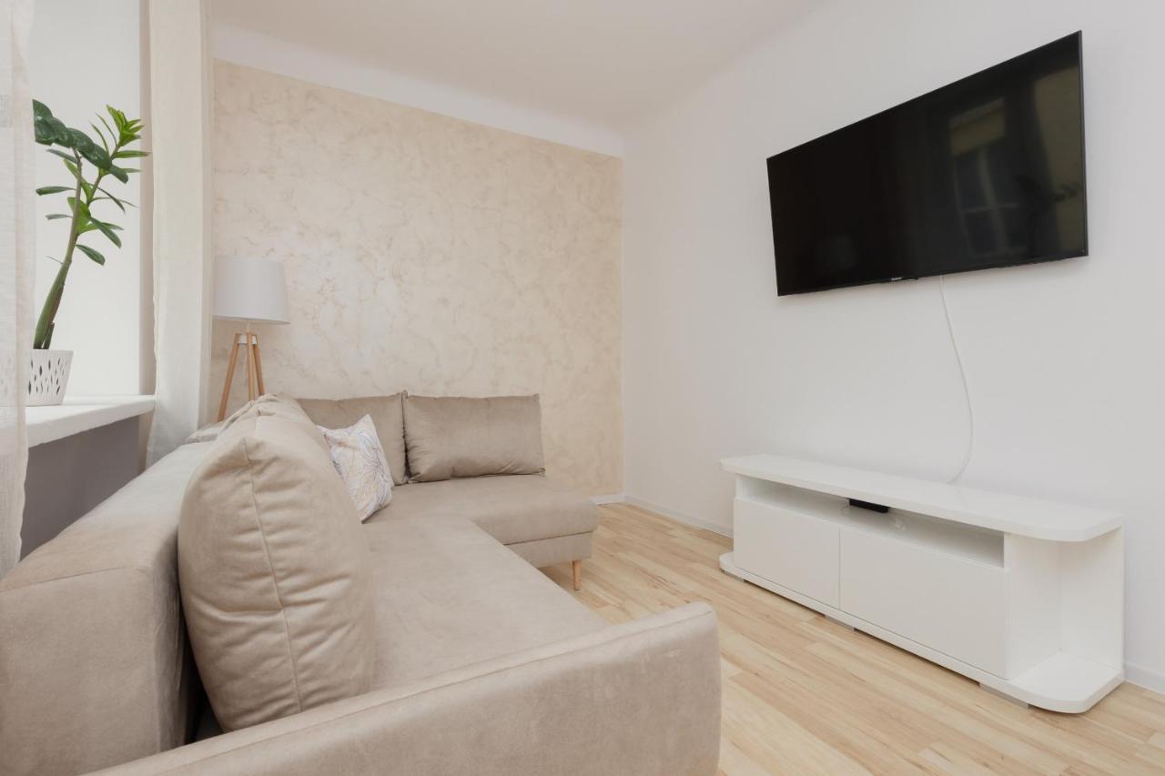 Bright Apartment Wola Near Metro Station By Noclegi Renters Warszawa Exteriör bild