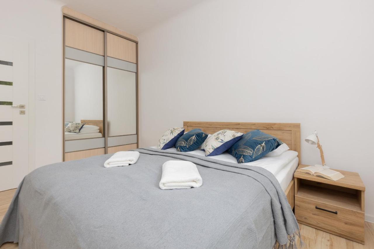 Bright Apartment Wola Near Metro Station By Noclegi Renters Warszawa Exteriör bild