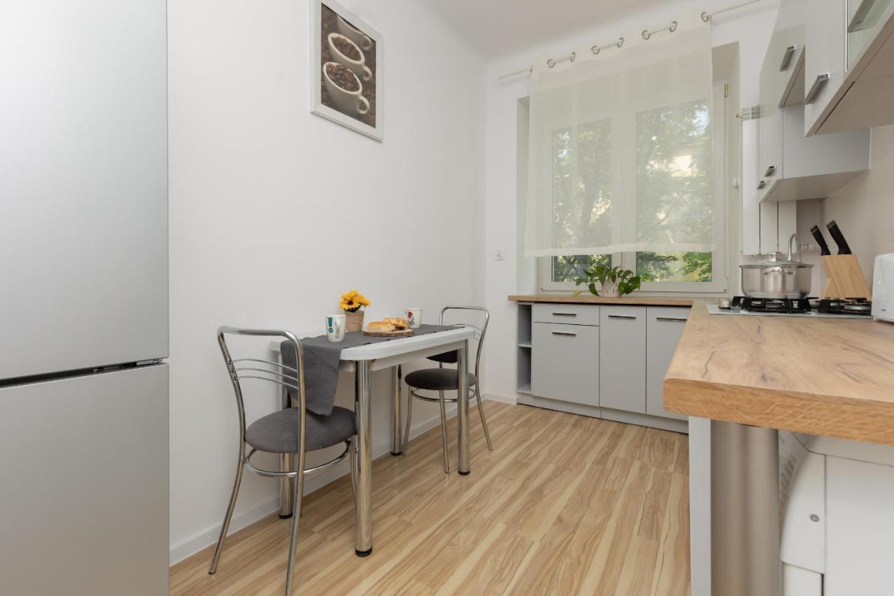 Bright Apartment Wola Near Metro Station By Noclegi Renters Warszawa Exteriör bild