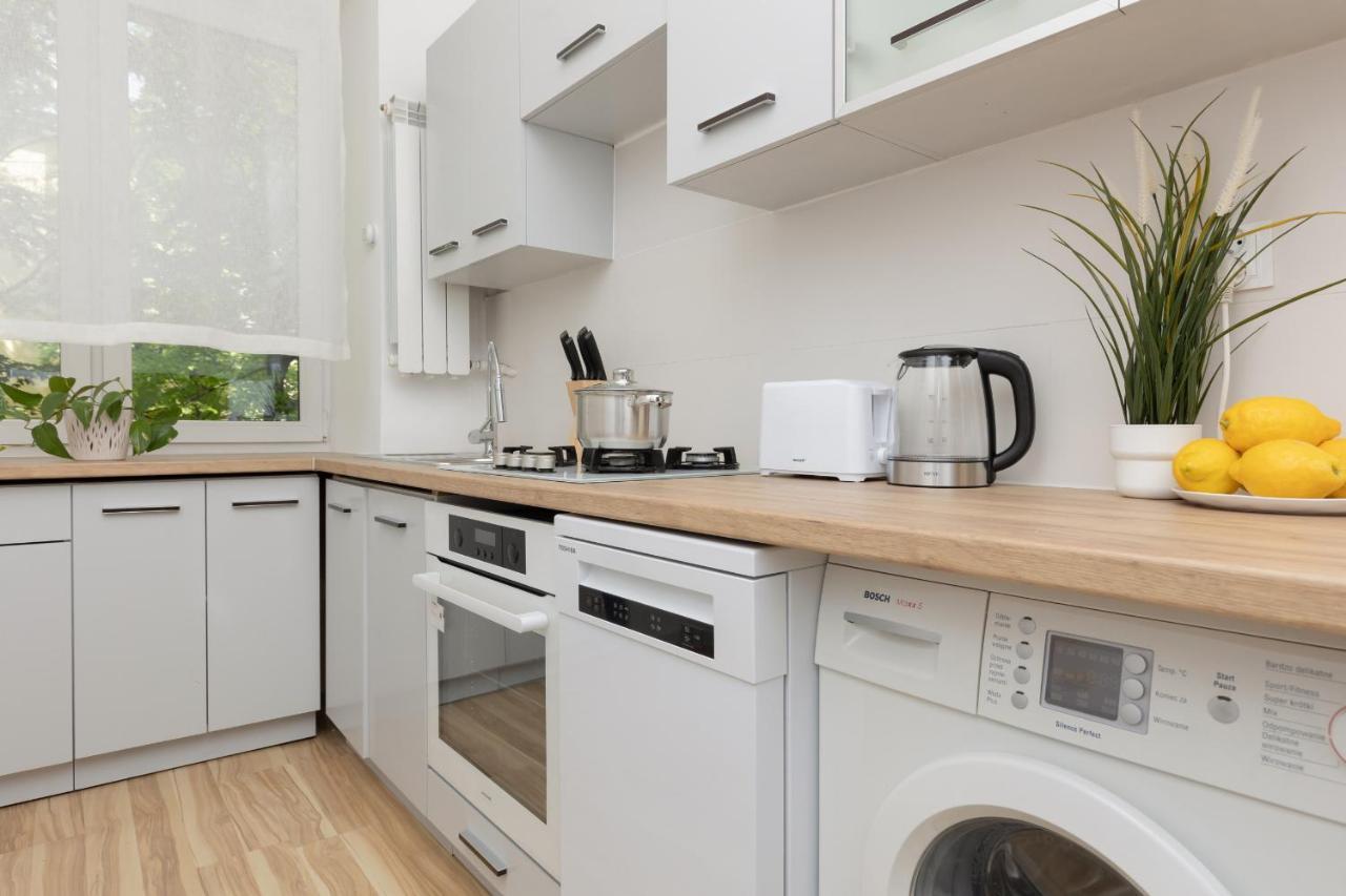 Bright Apartment Wola Near Metro Station By Noclegi Renters Warszawa Exteriör bild
