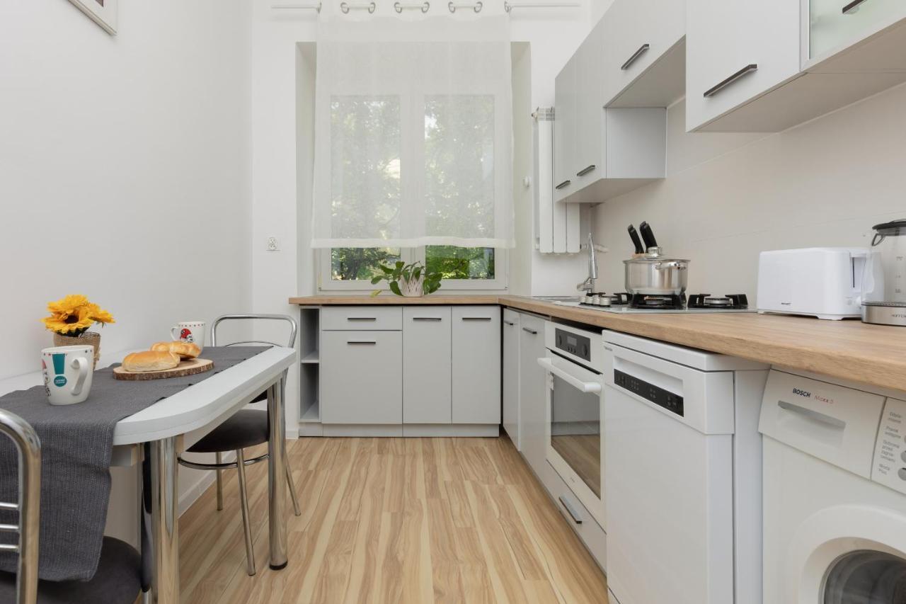 Bright Apartment Wola Near Metro Station By Noclegi Renters Warszawa Exteriör bild