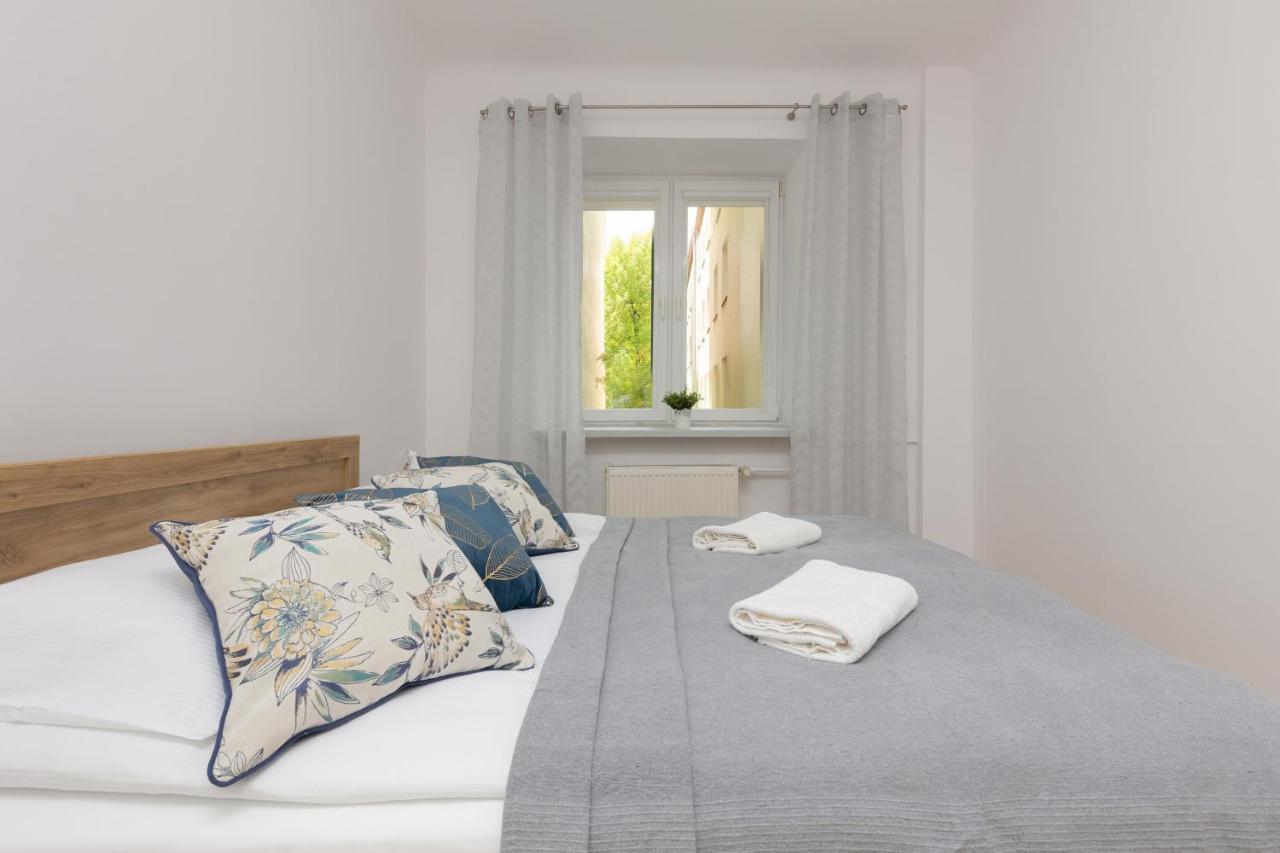 Bright Apartment Wola Near Metro Station By Noclegi Renters Warszawa Exteriör bild