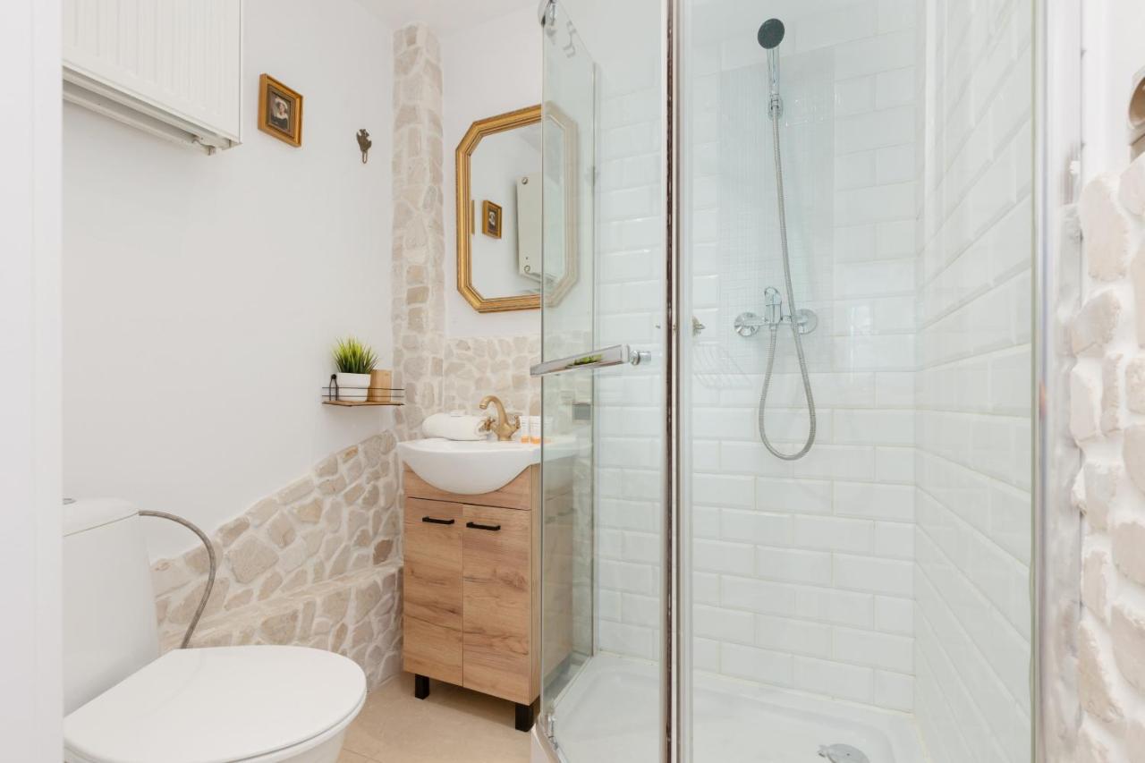 Bright Apartment Wola Near Metro Station By Noclegi Renters Warszawa Exteriör bild
