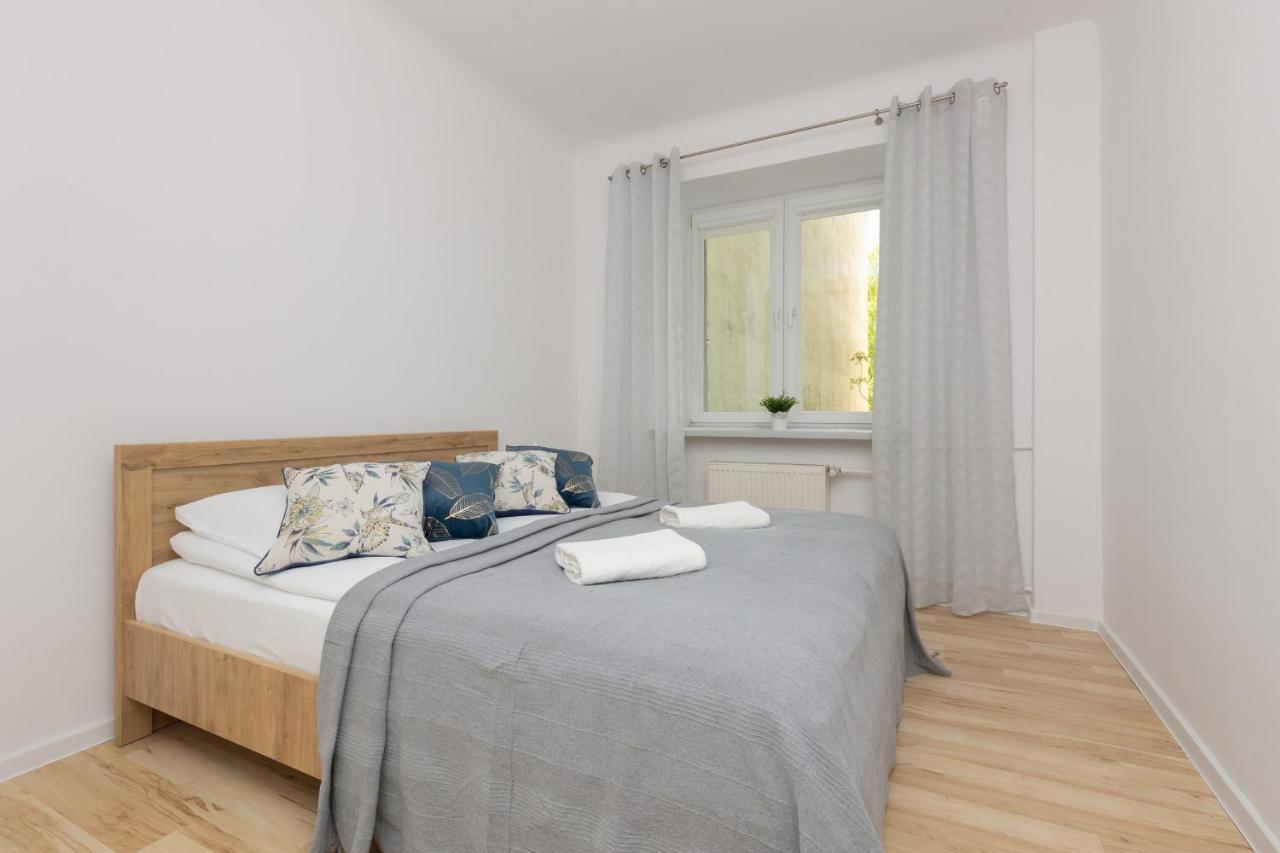 Bright Apartment Wola Near Metro Station By Noclegi Renters Warszawa Exteriör bild